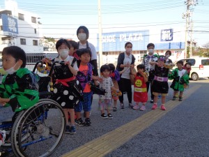 ハロウィン道みんな１信号待ち