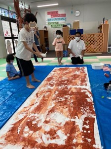 5月の壁画色塗り